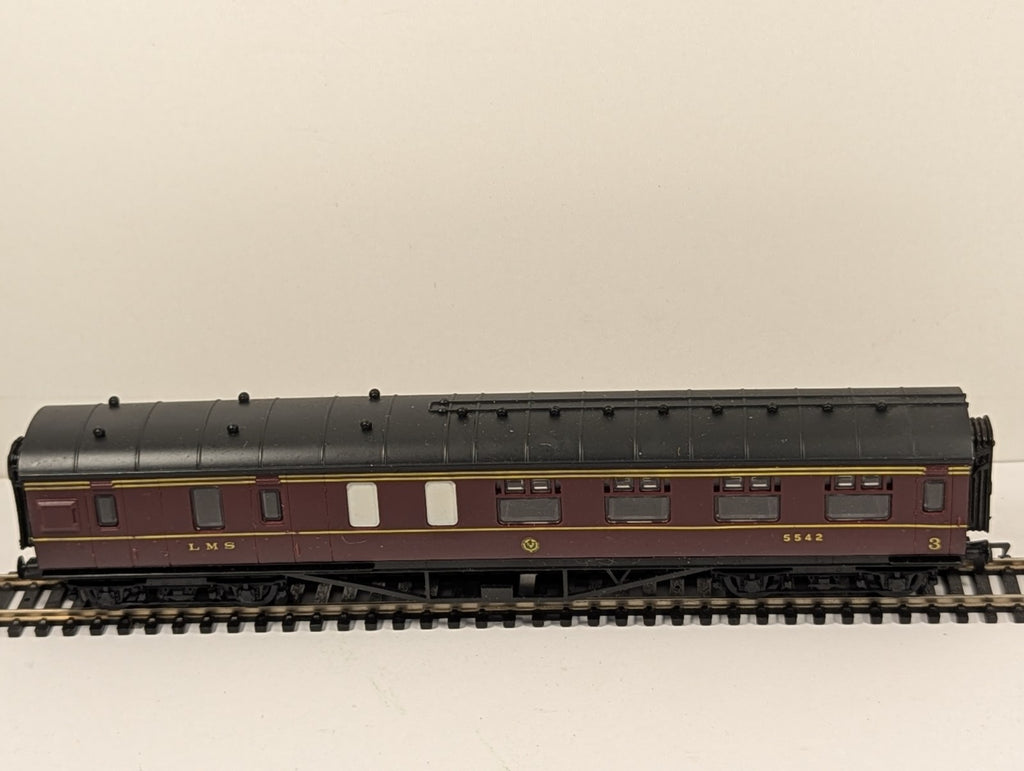 Airfix 54204-7 OO Gauge LMS Brake Third Coach