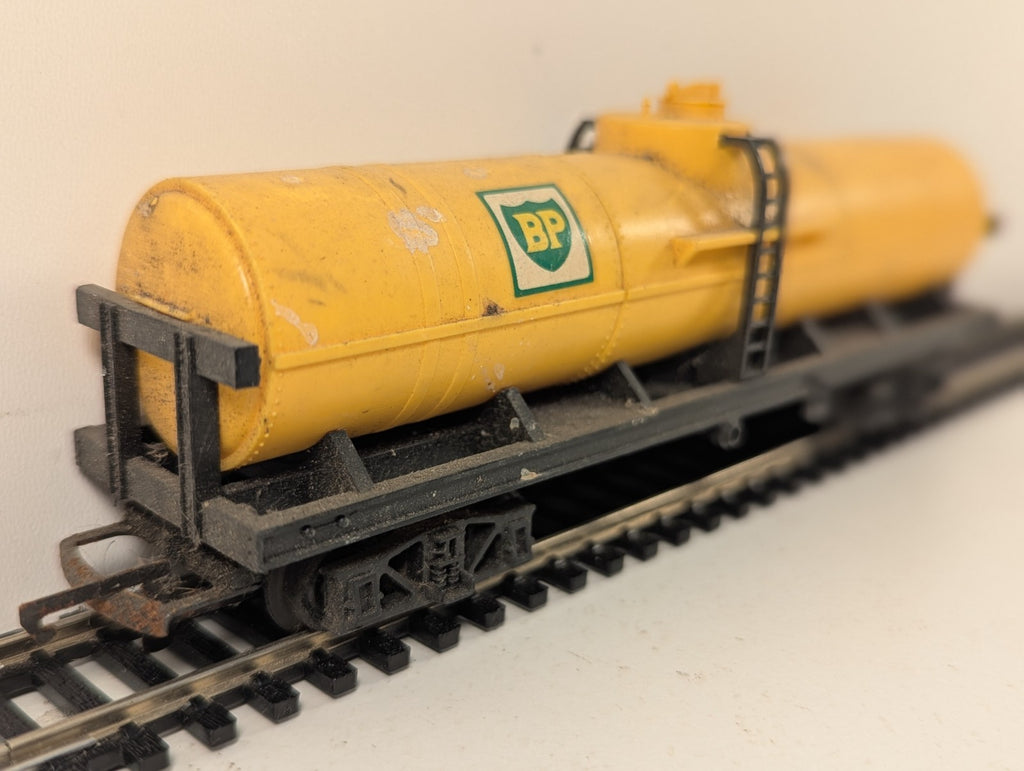 Tri-ang R117 BP Tank Wagon OO Gauge
