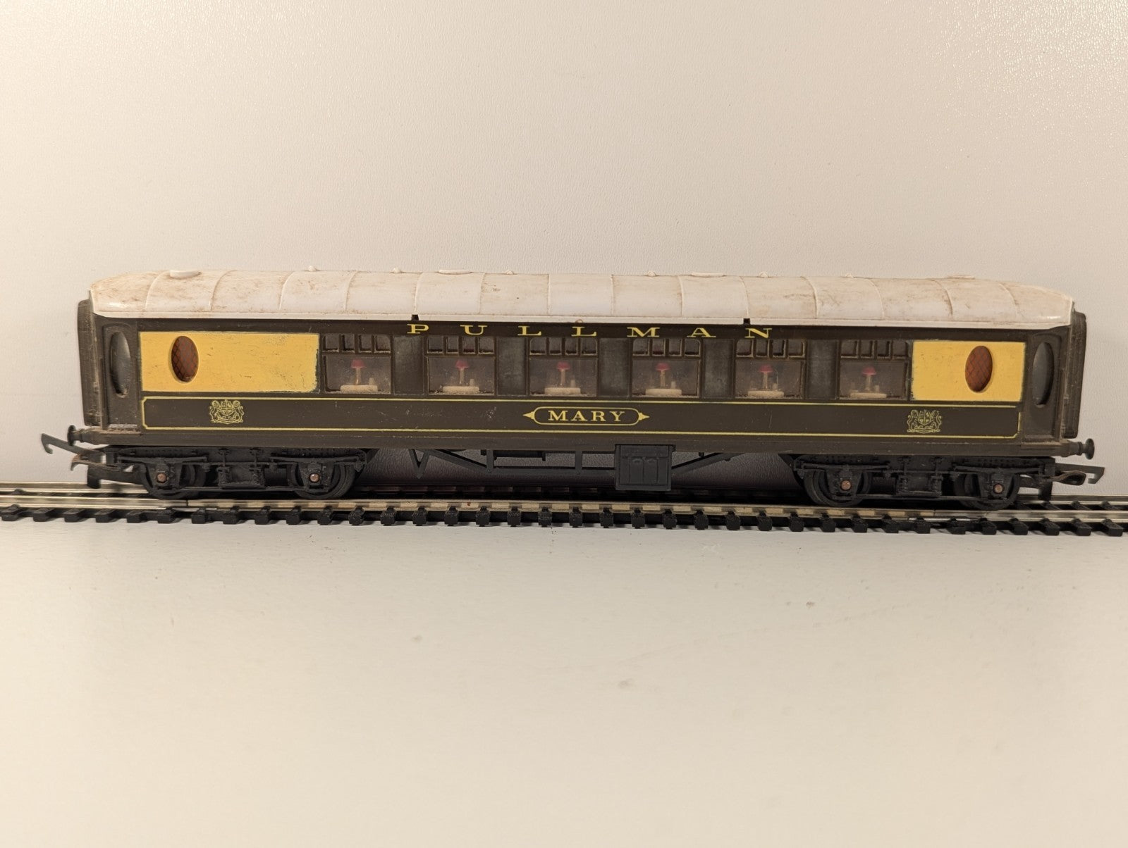 Tri-ang Hornby OO Gauge Pullman Parlour Car “Mary”