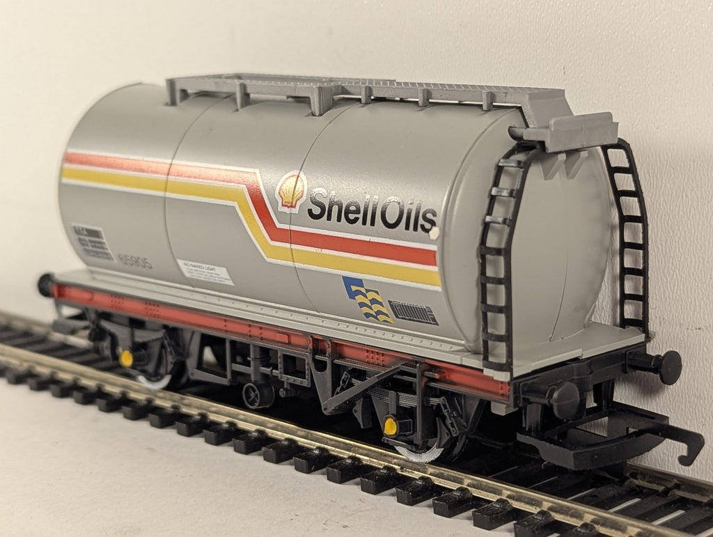 Hornby OO Gauge TTA Shell Oils Tank Wagon Goods Wagon 65905 Shell Oils Grey R236