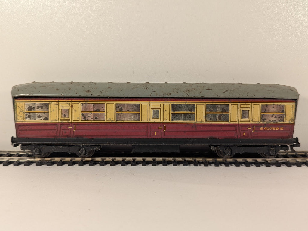Hornby Dublo OO Gauge BR Carmine and Cream Corridor Coach Passenger Coach