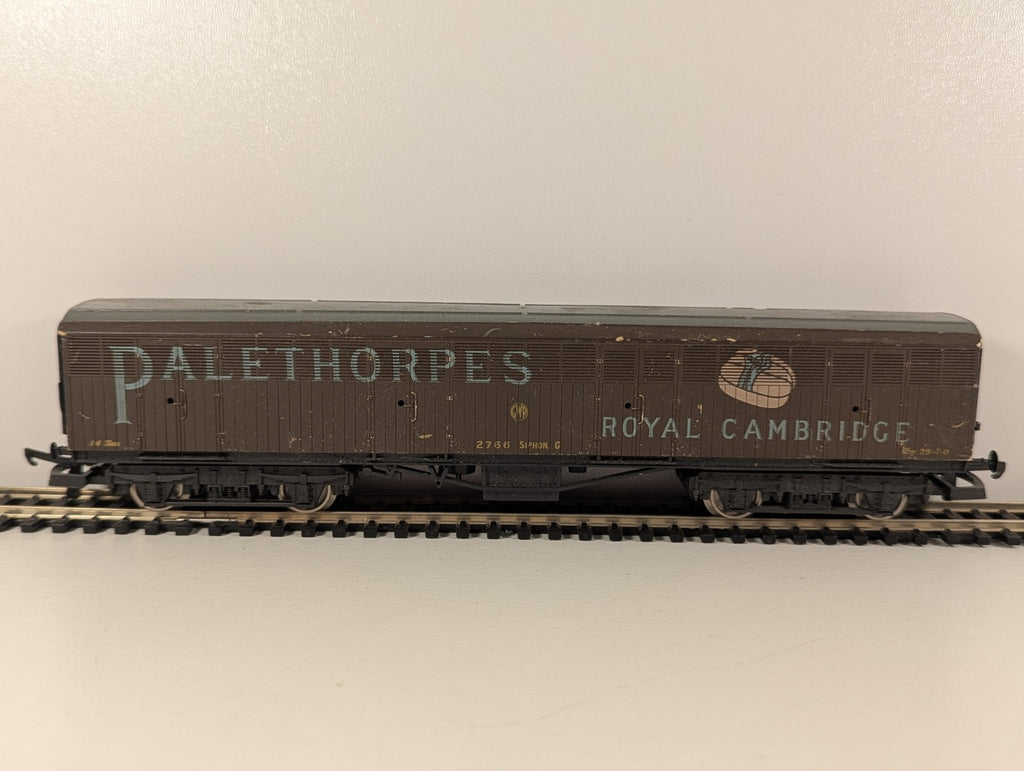 Lima OO Gauge GWR Siphon G “Palethorpes Royal Cambridge” Parcel Van