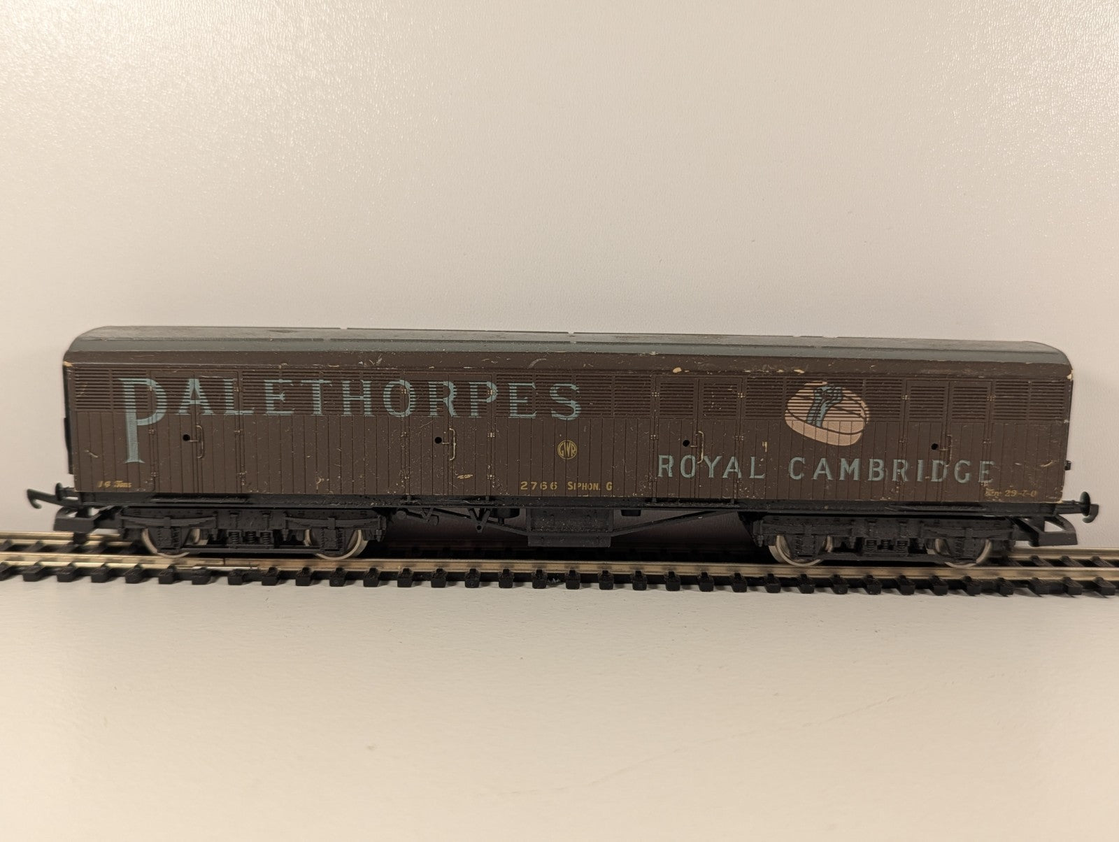 Lima OO Gauge GWR Siphon G “Palethorpes Royal Cambridge” Parcel Van