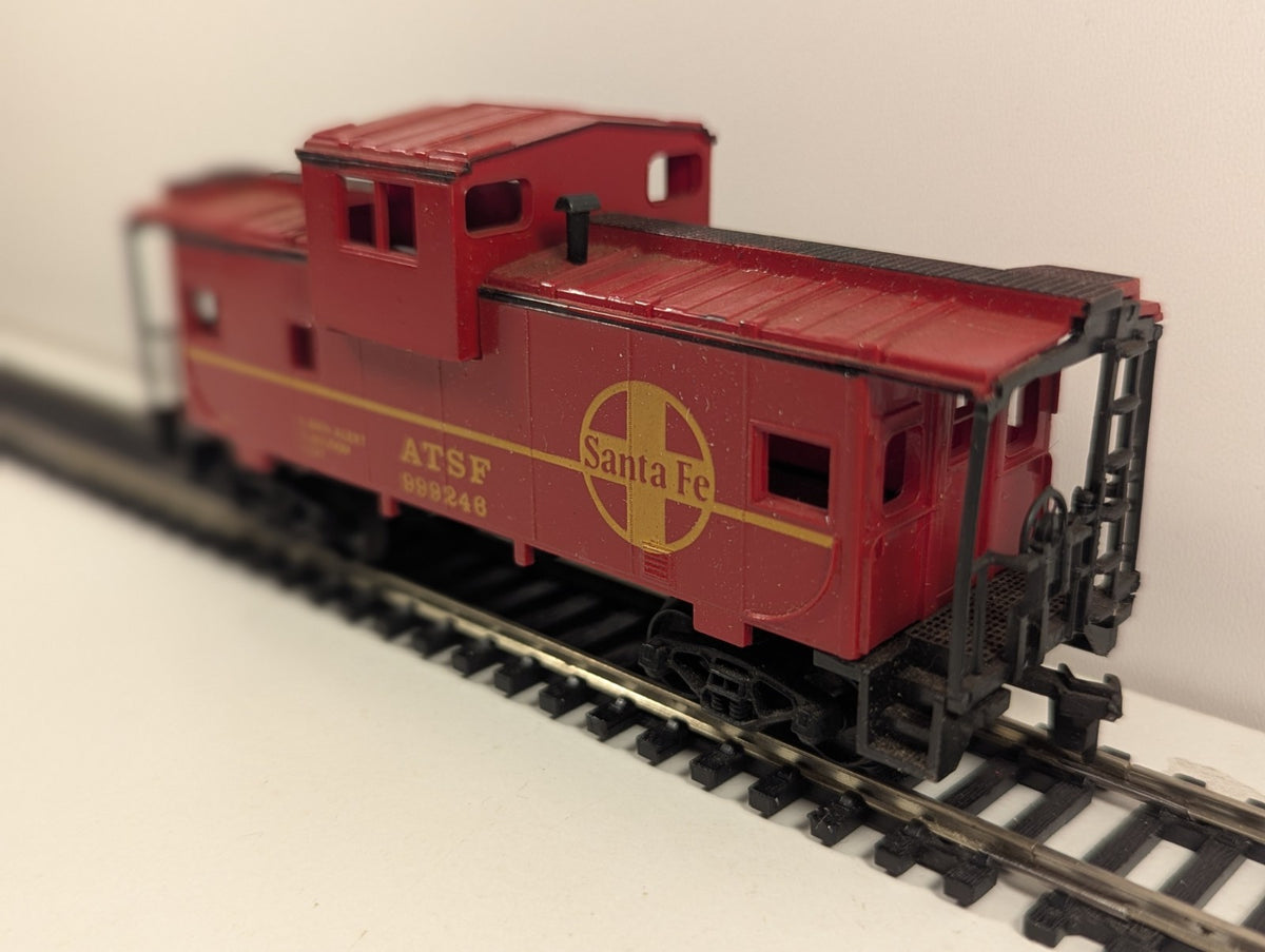 AHM HO Scale Santa Fe (ATSF) Wide-Vision Caboose No. 999246