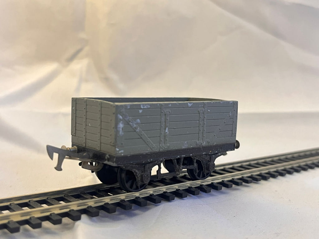 Tri-ang R577A 7-Plank Open Wagon Grey