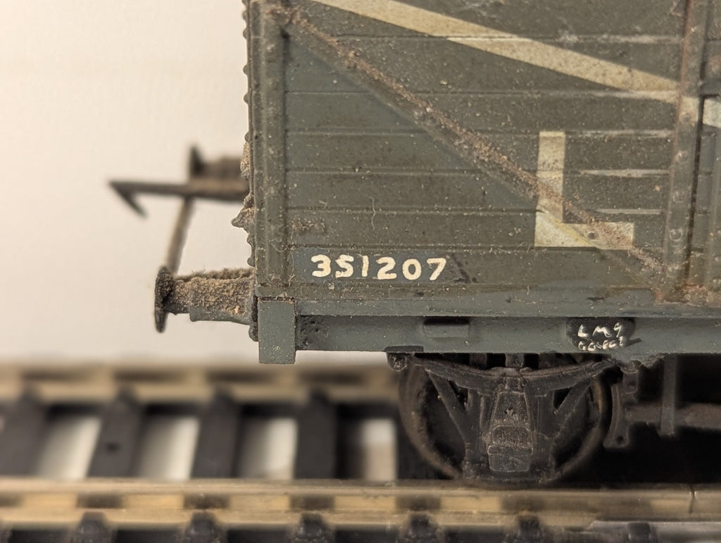 Kitbuilt OO Gauge LMS 7-Plank Mineral Wagon - Grey
