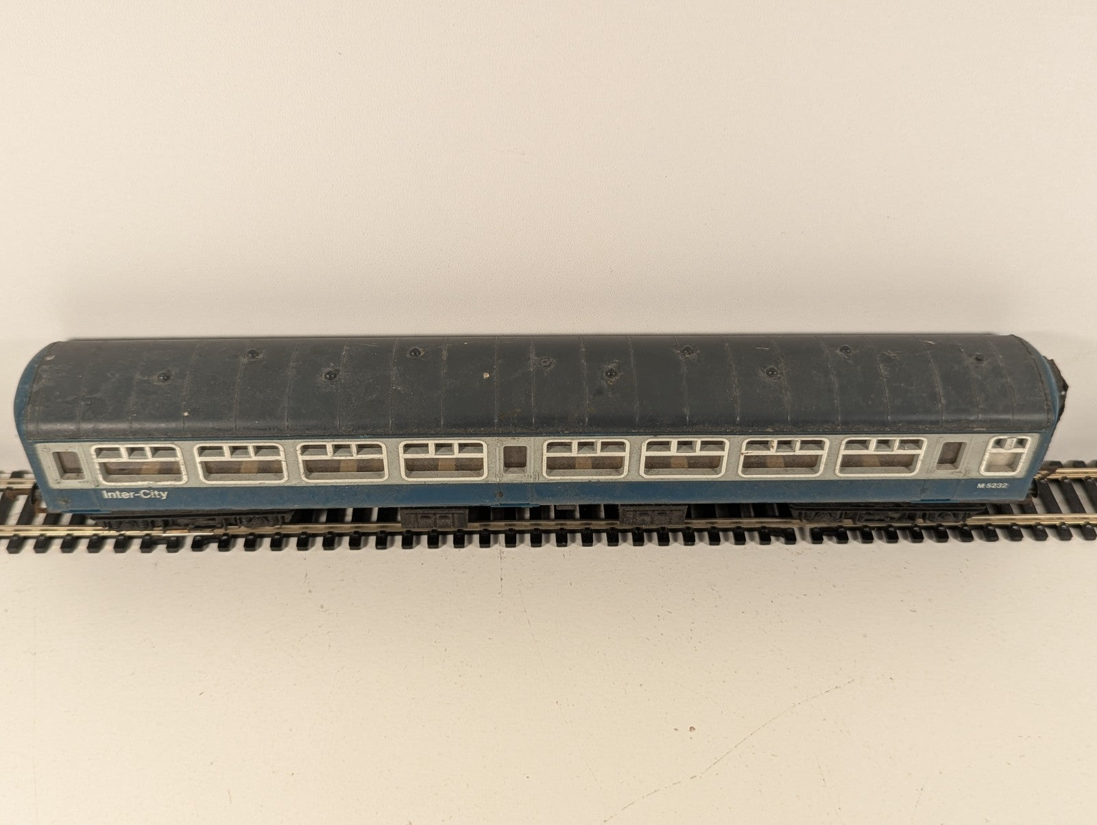 Hornby OO Gauge BR Mk2 Passenger Coach Blue Grey