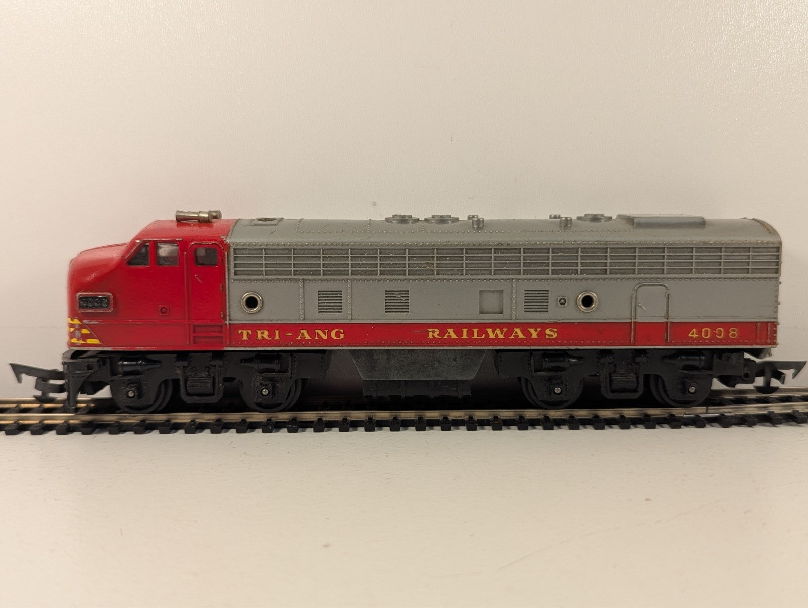 Tri-ang HO Gauge R57 Transcontinental B-B Diesel Dummy Locomotive