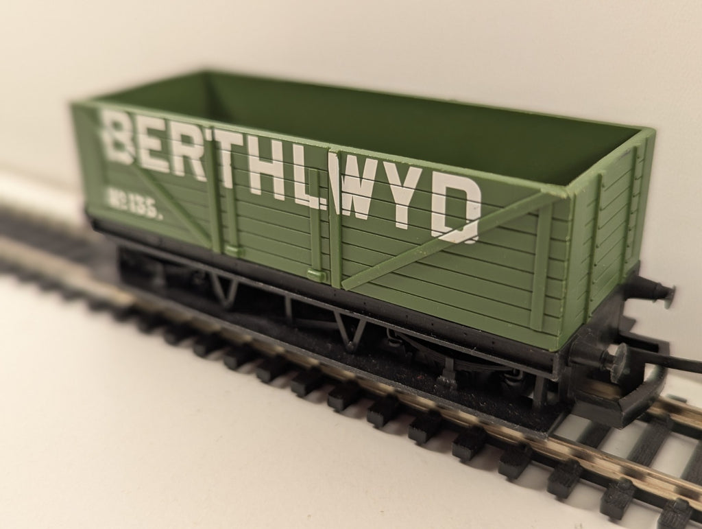 Hornby OO Berthlwyd 7 Plank Open Wagon 135