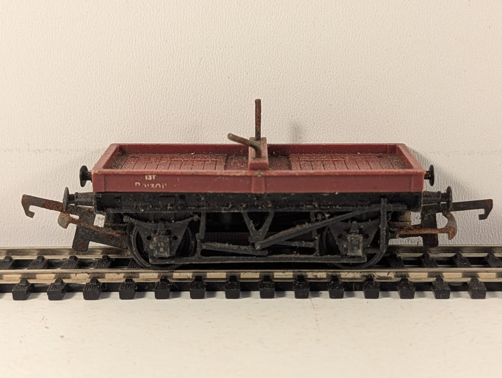 Tri-ang OO Gauge BR 13-Ton Medium Wagon with Bolster Goods Wagon