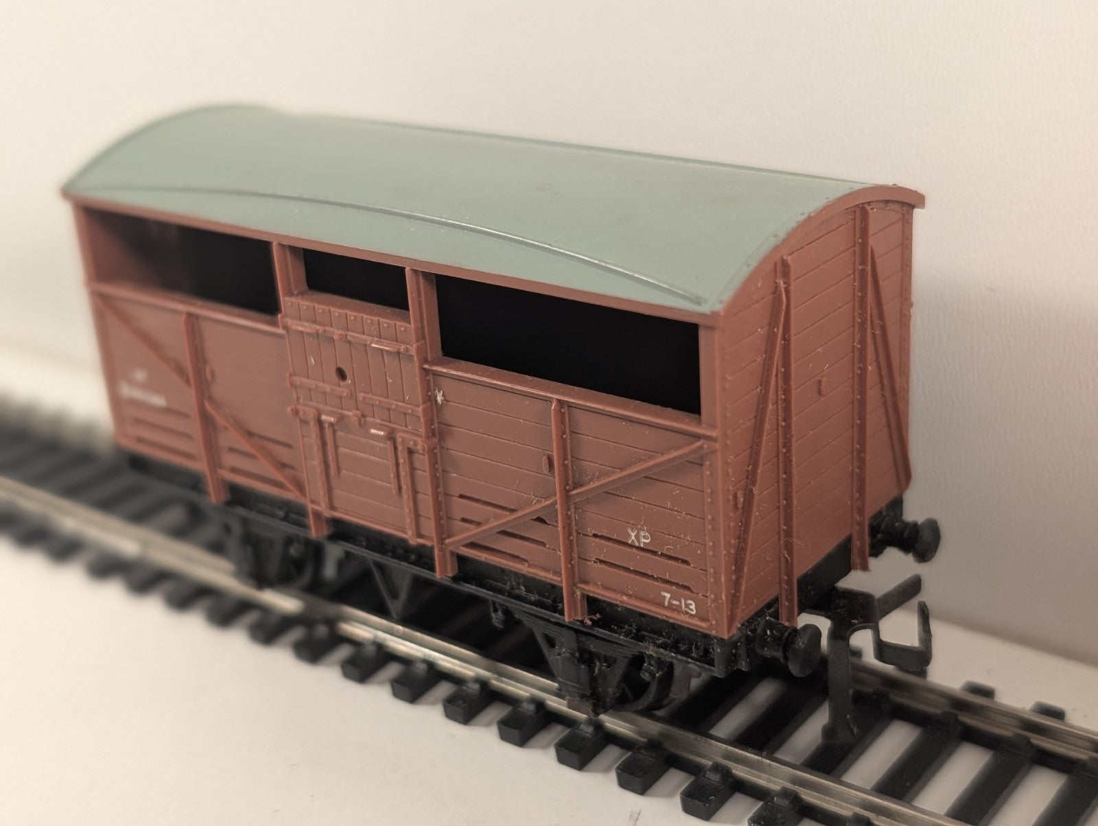 Hornby Dublo 8 Ton Cattle Wagon B893344 in BR Brown