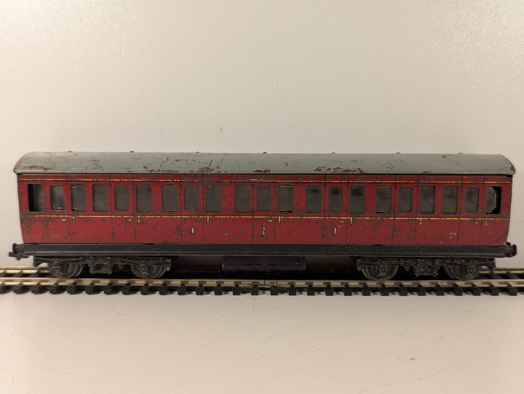 Hornby OO Gauge Passenger Coach LMS Maroon