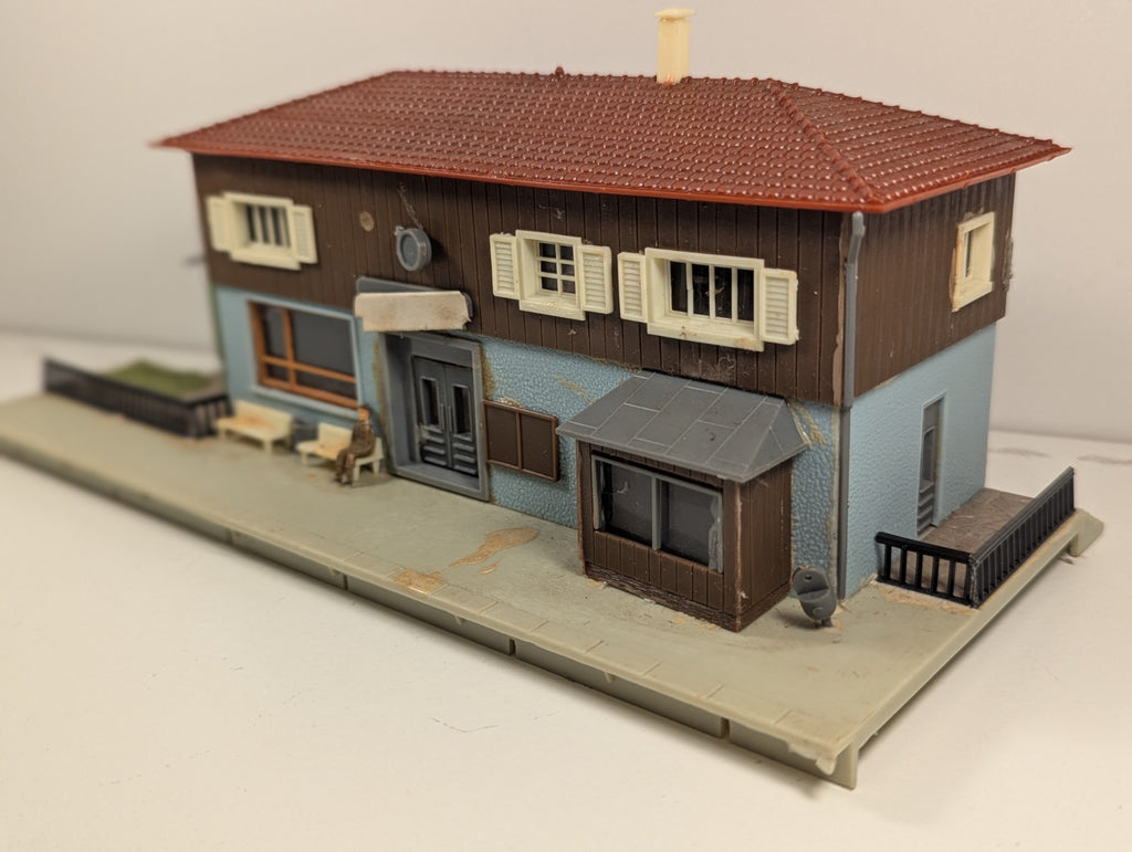 Faller B-96 H0 Holzhausen Station Kit