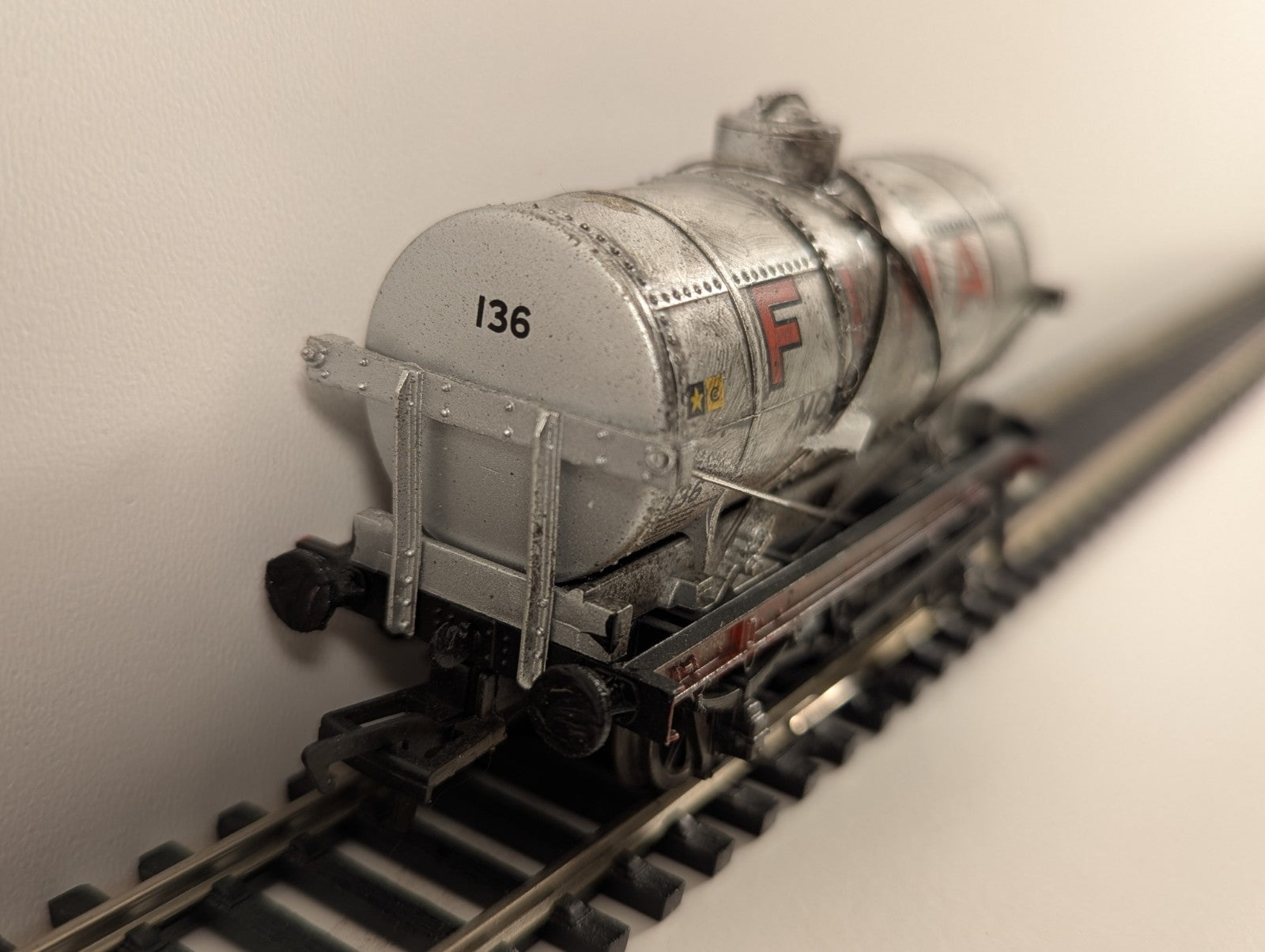 Bachmann 37-680A “Fina” Tank Wagon – Silver Livery – Weathered – OO Gauge