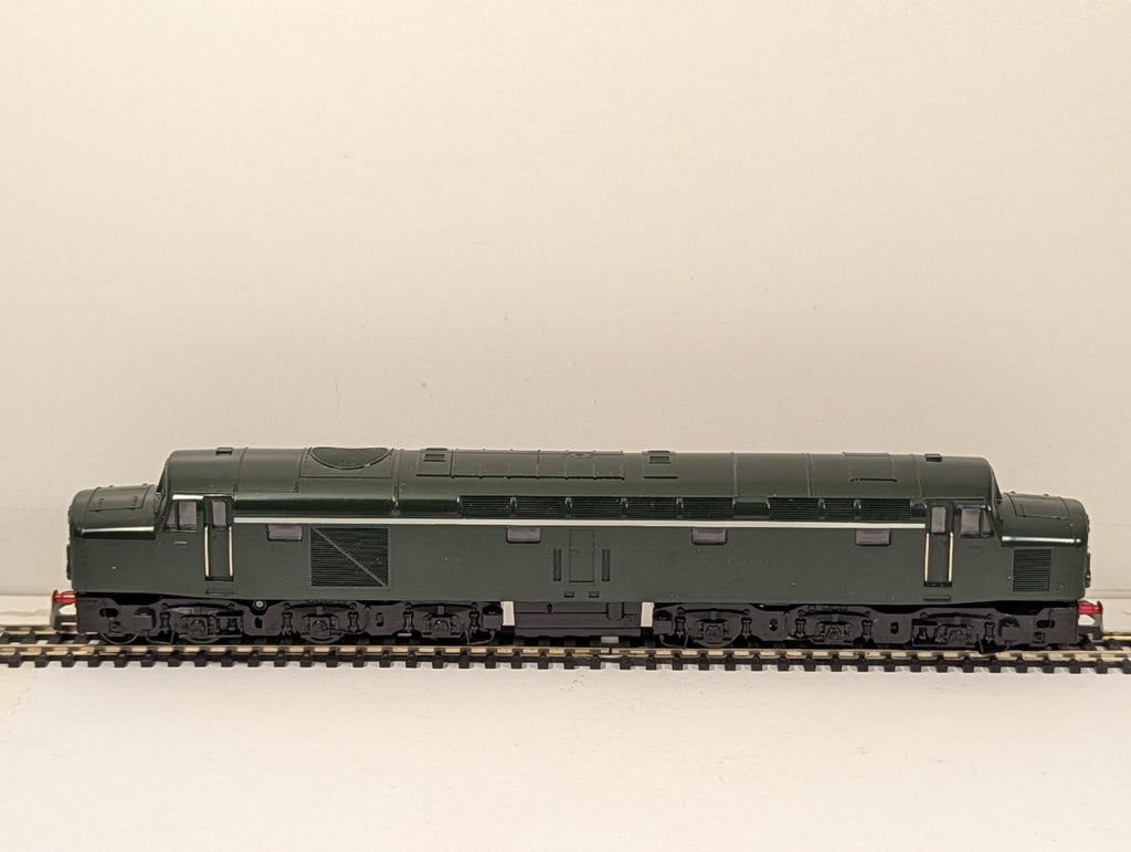 Jouef OO Gauge British Rail Class 40 Locomotive BR Green 8913