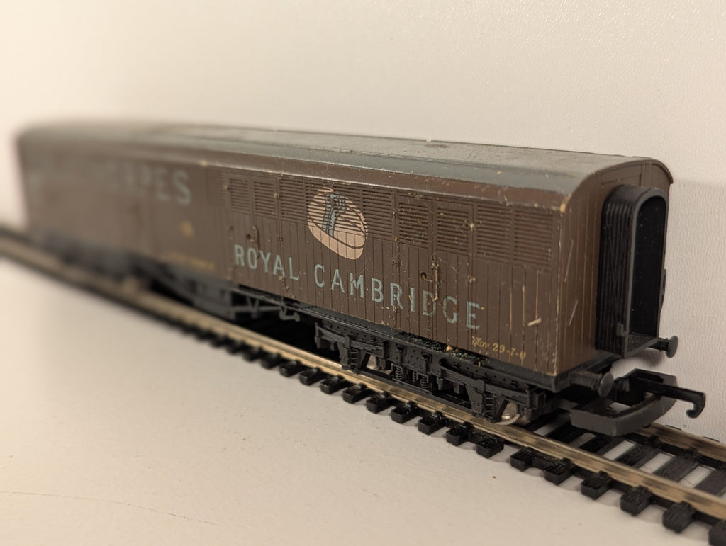 Lima OO Gauge GWR Siphon G “Palethorpes Royal Cambridge” Parcel Van