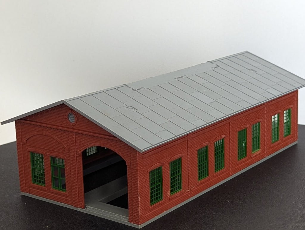 Pola HO Gauge Two-Stall Engine Shed 211