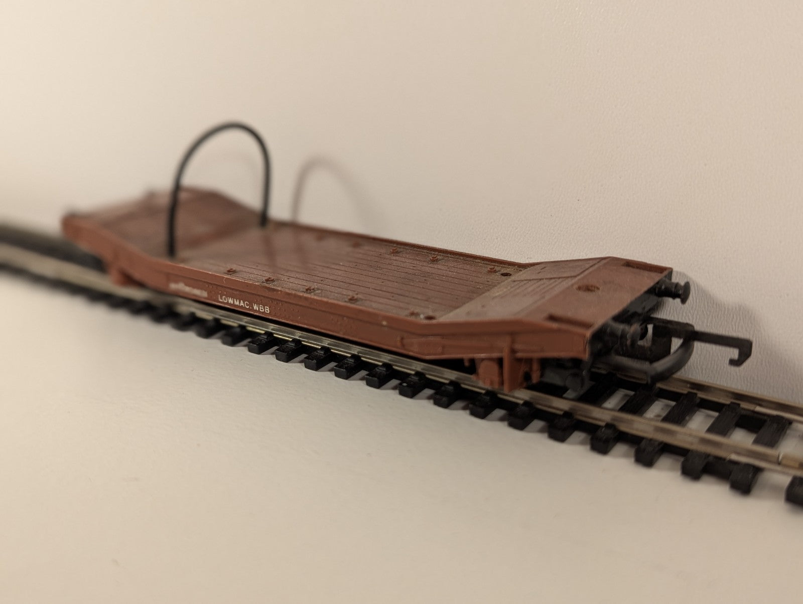Wrenn W4652 Lowmac Well Wagon – OO Gauge