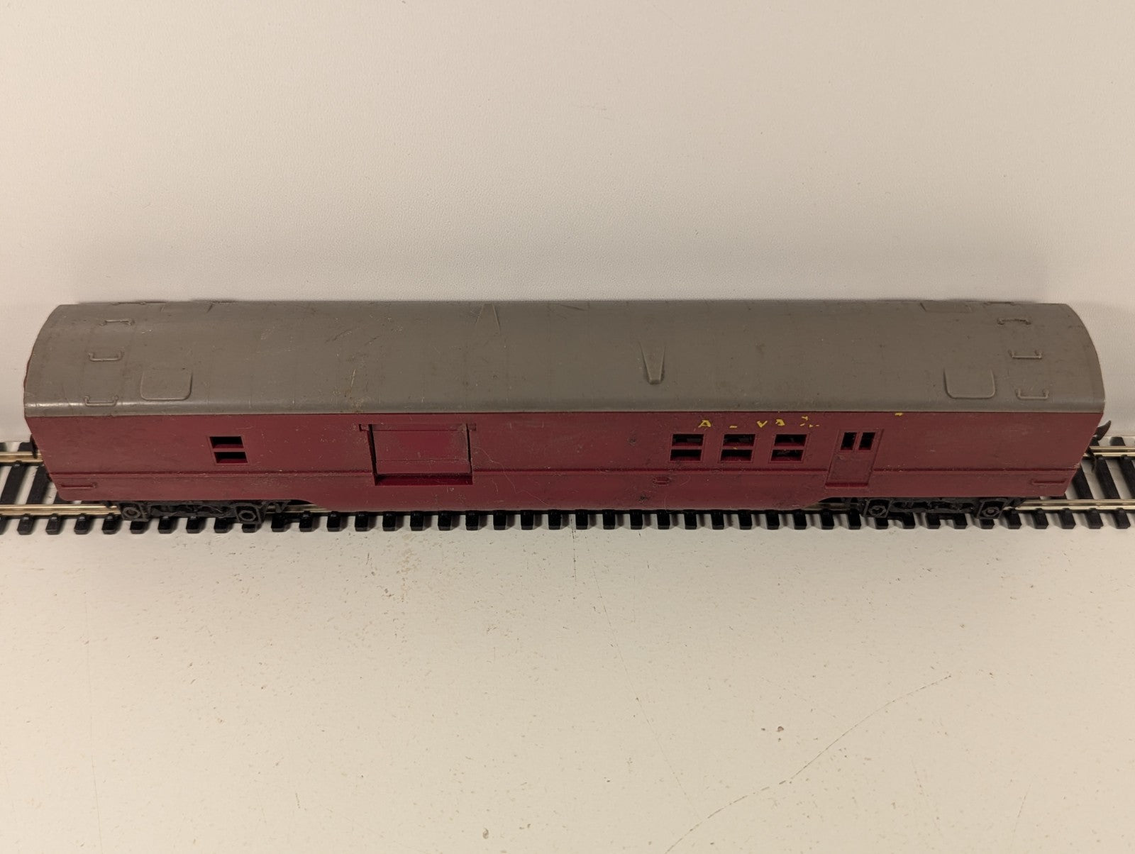 Tri-ang OO Gauge Transcontinental Operating Mail Express Coach (Coupling Bent)