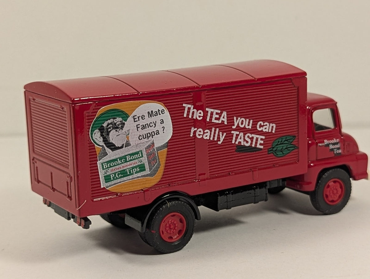 Vanguards 1:64 Ford Thames Trader Van Die-cast Model Van Brooke Bond PG Tips