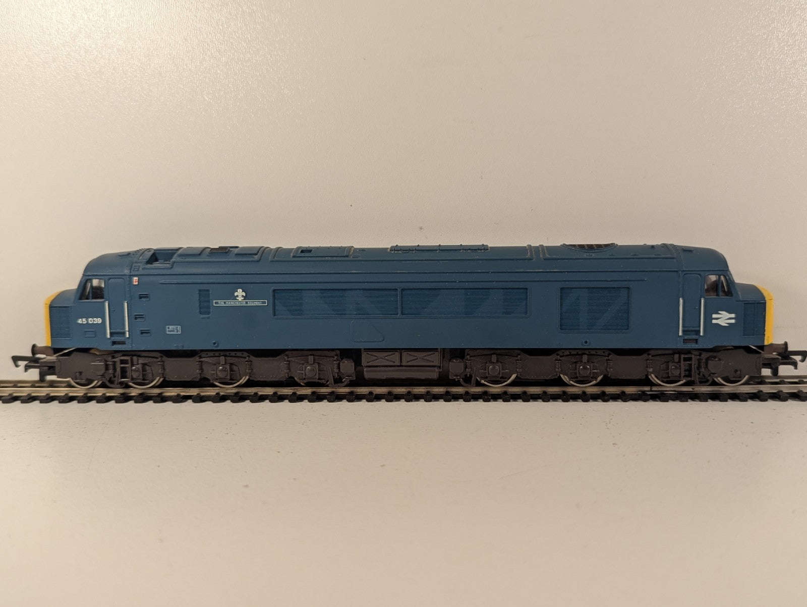 Mainline Railways 37-051 BR Class 45 "Peak" Diesel Locomotive OO Gauge - Boxed