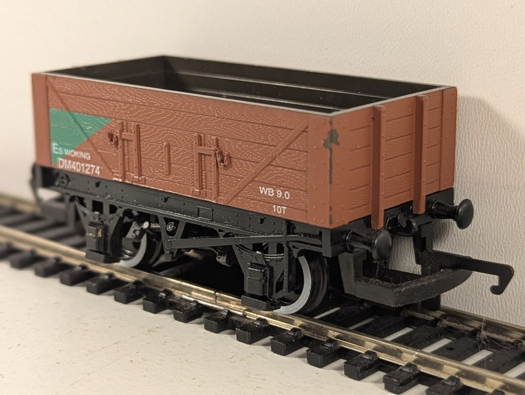Hornby OO Gauge BR Departmental 5 Plank Wagon 'Es' Woking Goods Wagon
