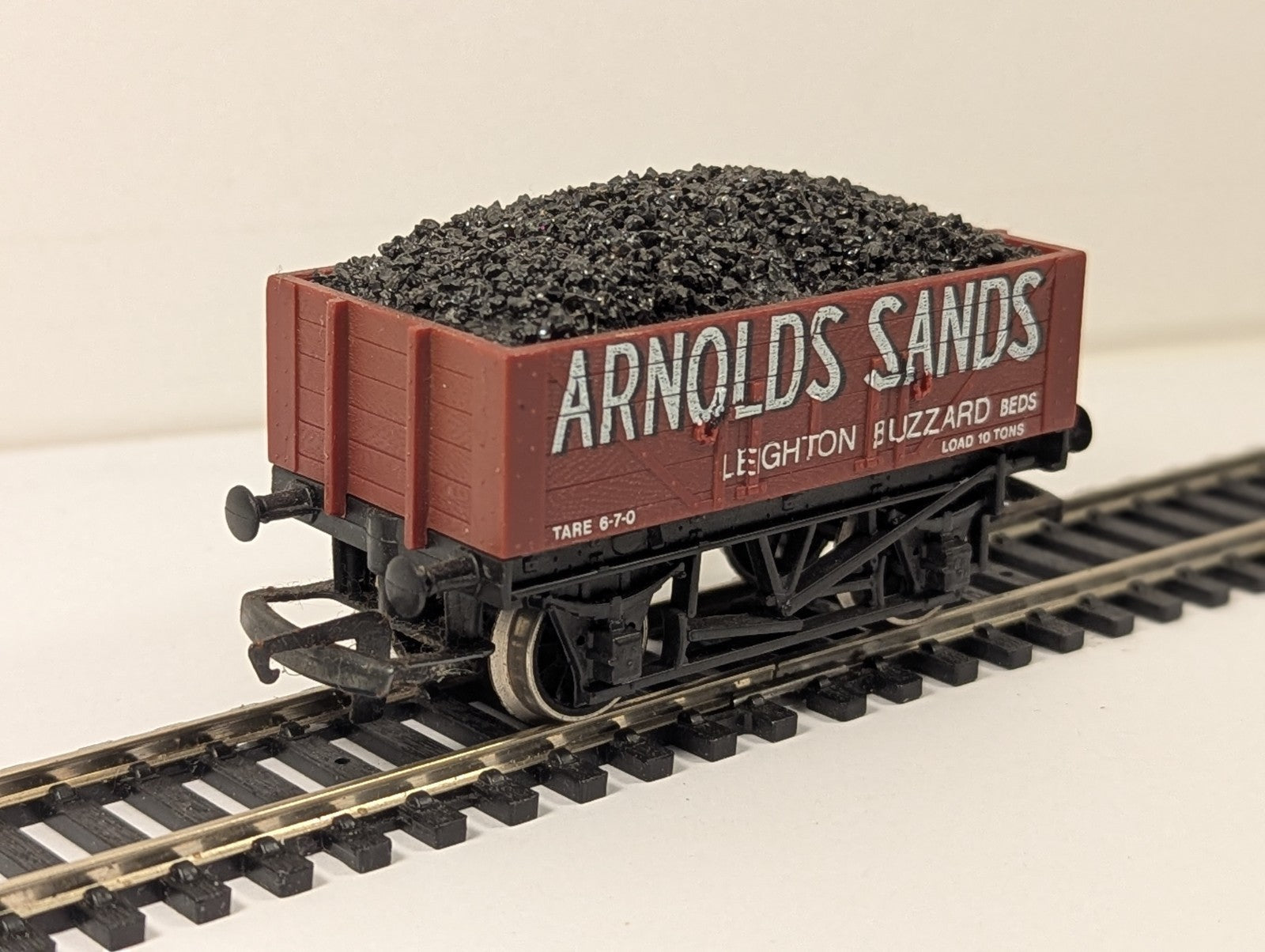Hornby OO Gauge 5-Plank Wagon 'Arnolds Sands' Goods Wagon R6074