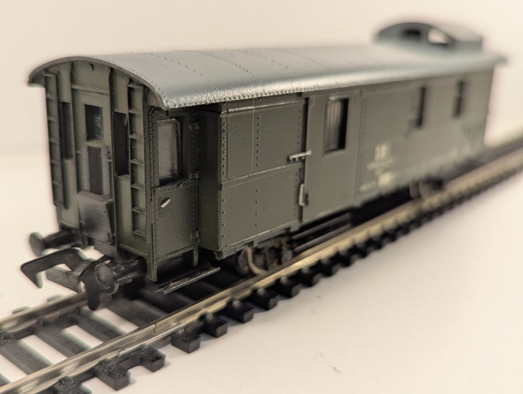 Fleischmann HO Gauge DR Daai Baggage Coach – East German Era