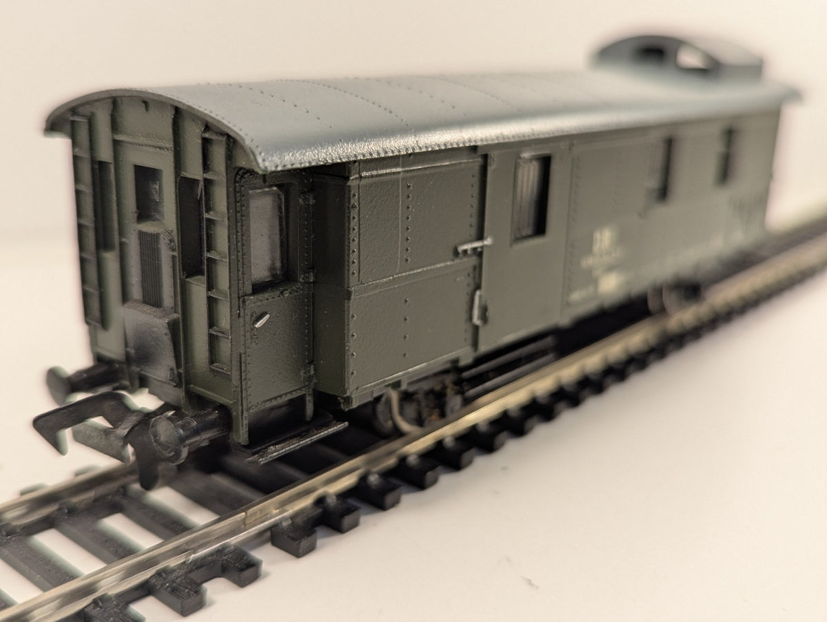 Fleischmann HO Gauge DR Daai Baggage Coach – East German Era