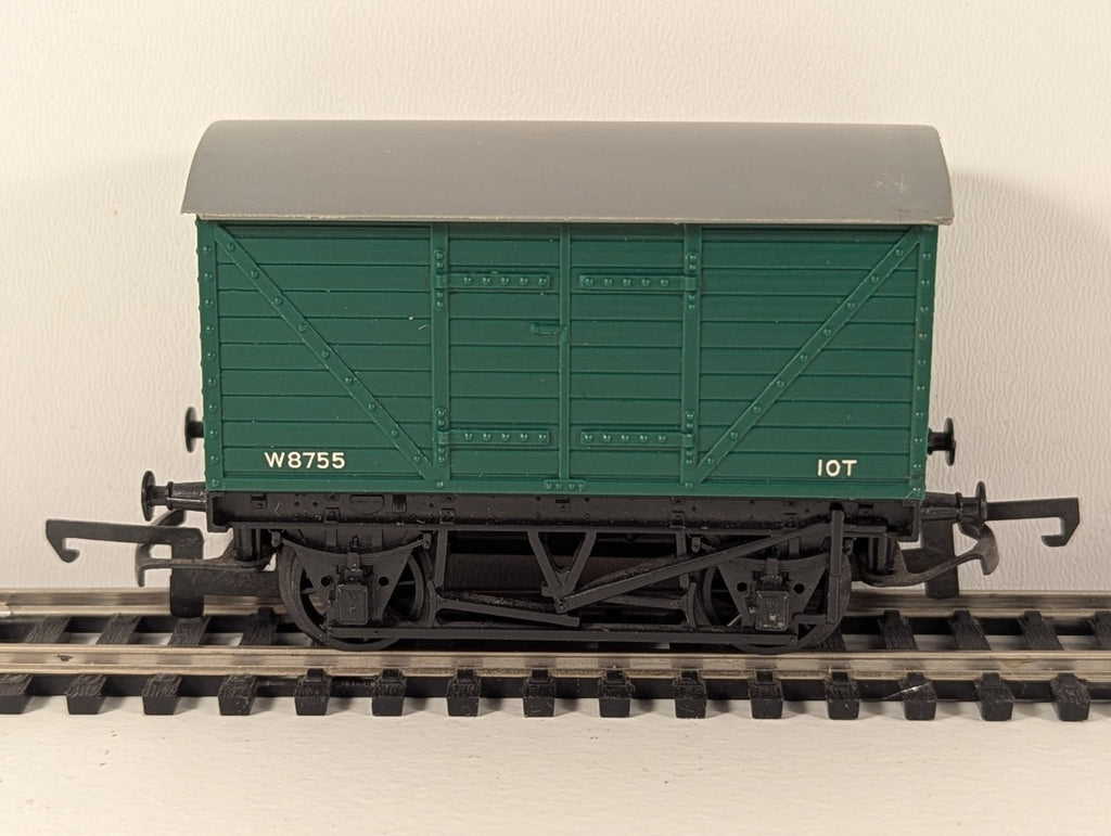 Tri-ang Hornby R11 / R14 BR 10T Closed Goods Van – W8755