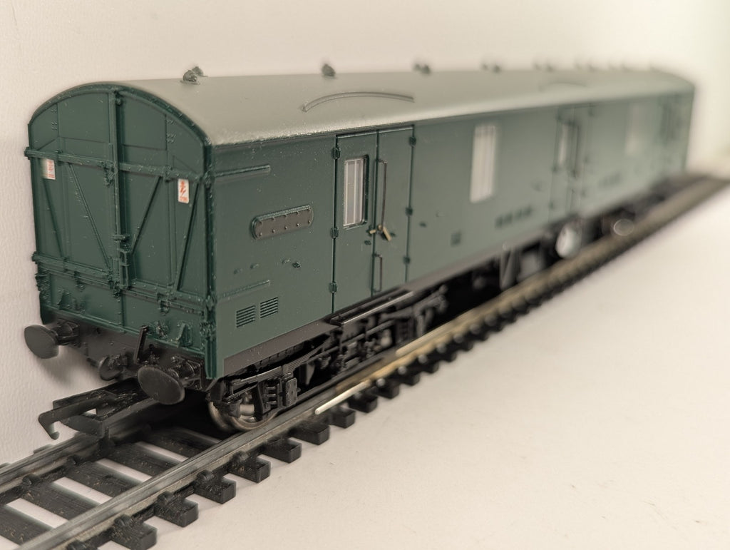 Bachmann OO Gauge BR Mk1 GUV Passenger Coach S86724 BR SR Green 39-273