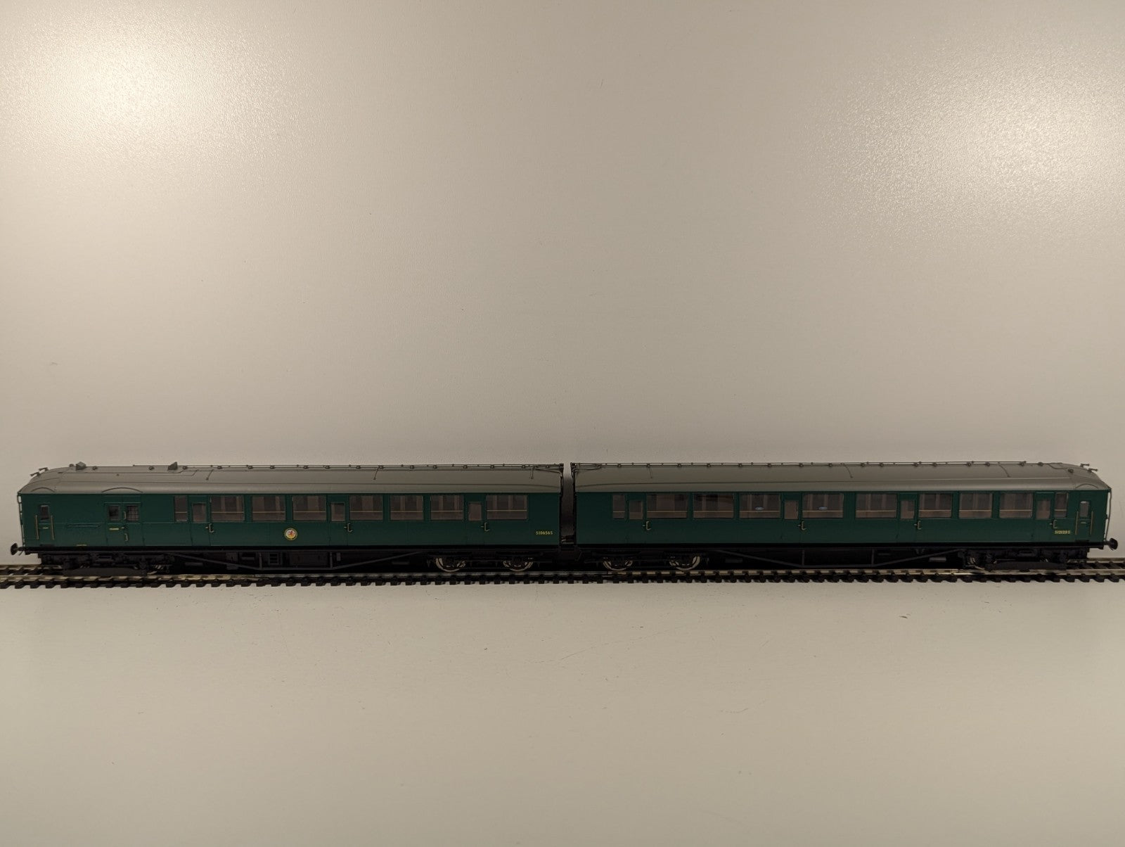 Hornby R3177 OO Gauge NRM BR Class 401 2-BIL EMU No. 2090 - Boxed