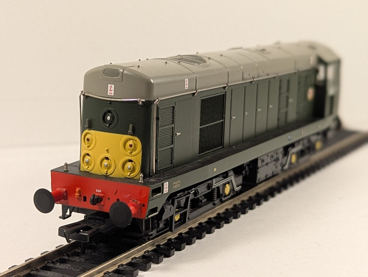Bachmann OO Gauge Class 20 Locomotive D8123 BR Green 30-047 DCC Sound
