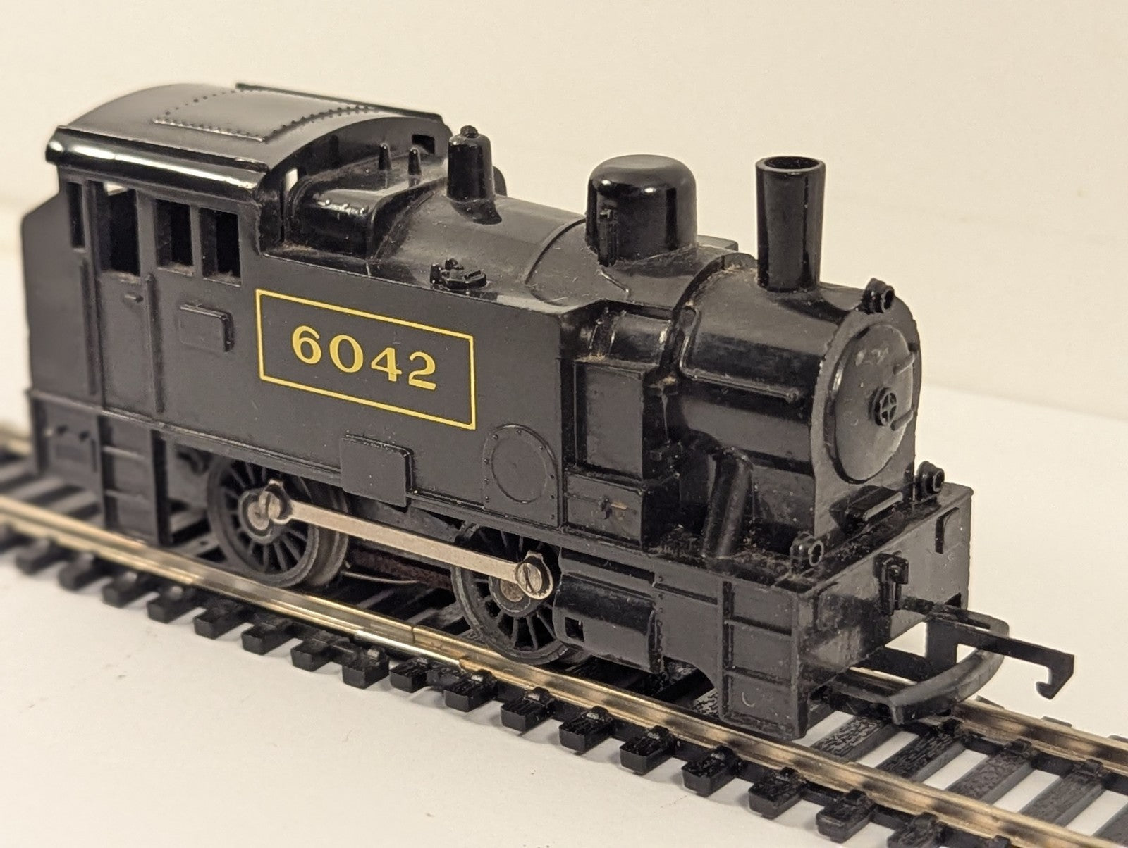 Tri-ang Hornby R755 Continental 0-4-0 Tank Locomotive Black OO Gauge