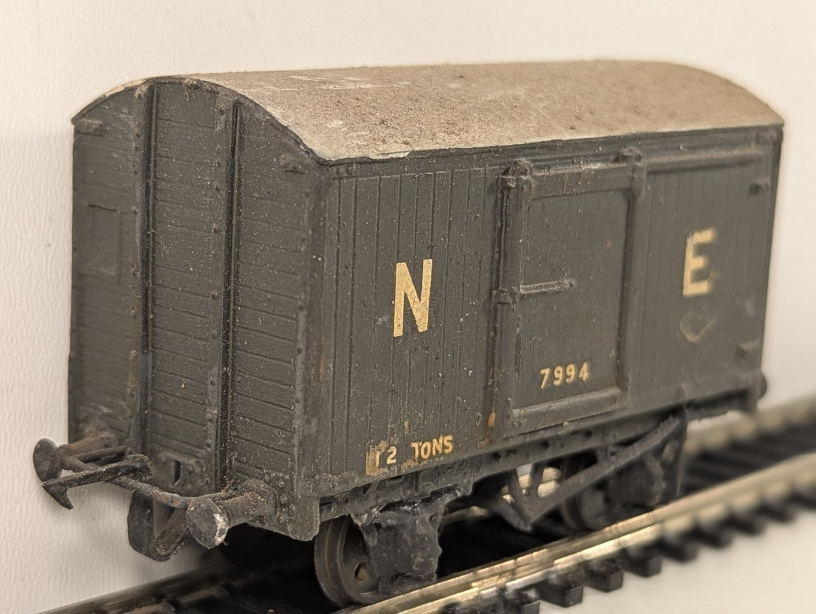 Kit-built OO Gauge LNER 12 Ton Goods Van Wagons 7994 LNER Grey