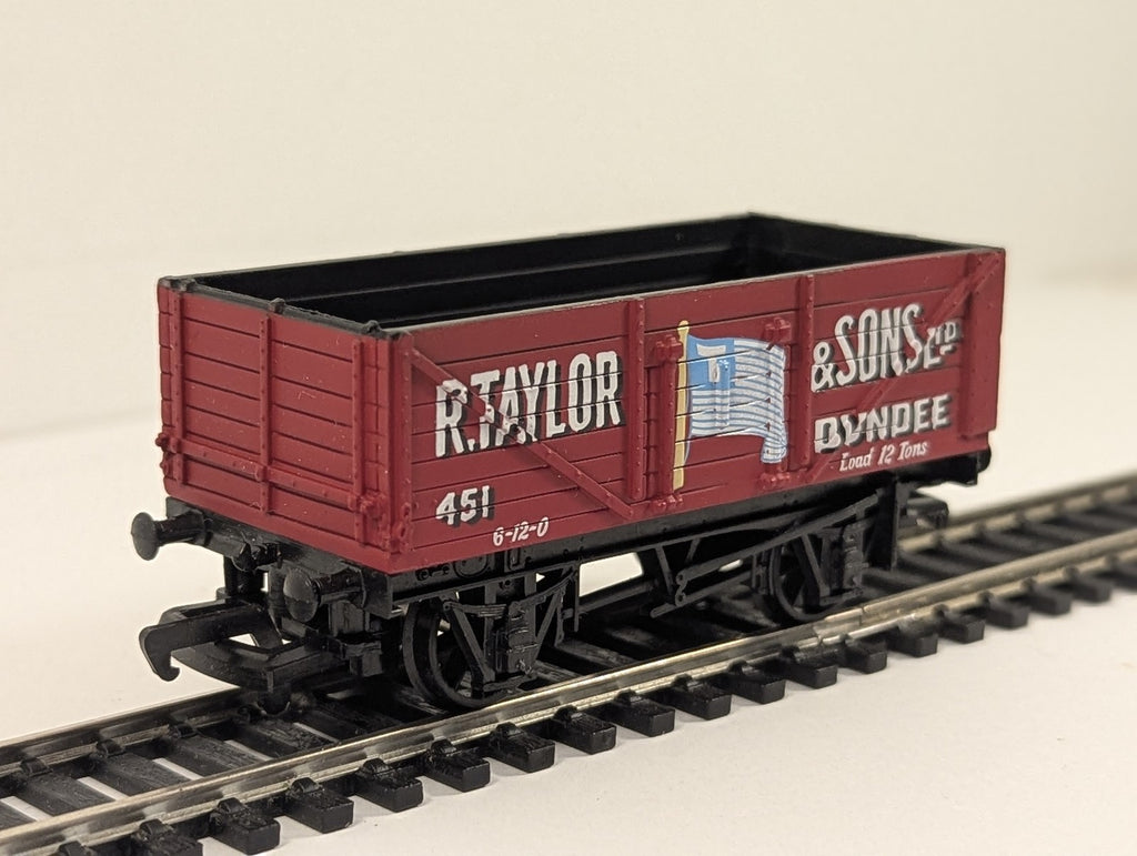 Bachmann OO Gauge 7 Plank Open Wagon R. Taylor & Sons Ltd 451