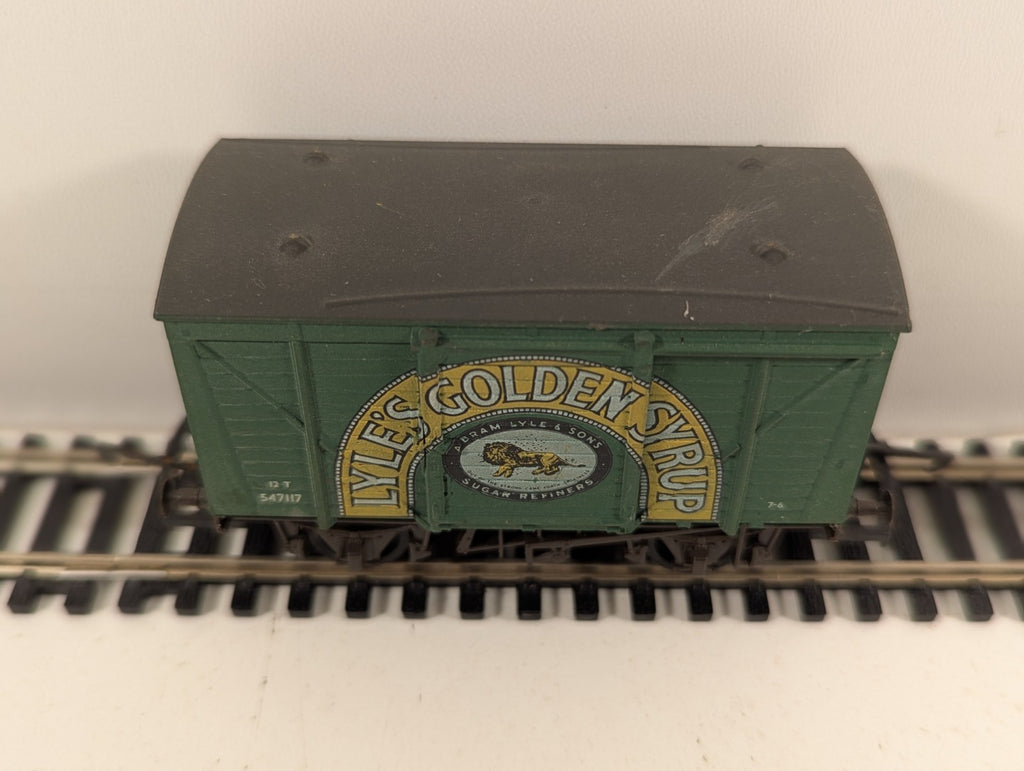 Airfix OO Gauge 54310 12T Wagon Lyle’s Golden Syrup Livery