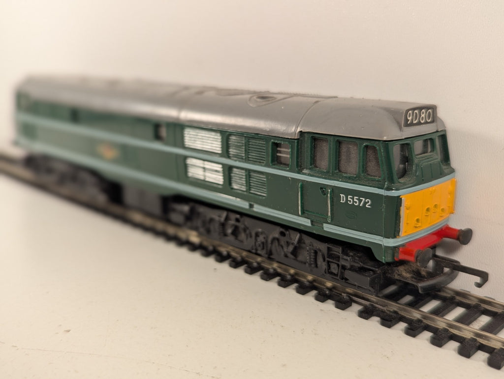 Tri-ang R.357  Class 31 Locomotive D5572 BR Green