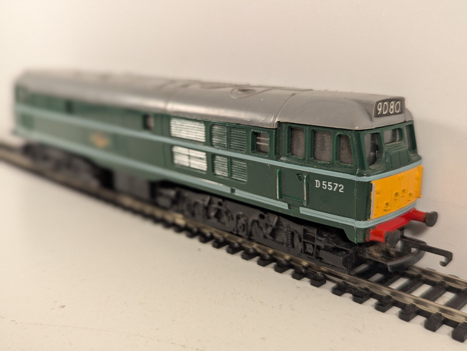 Tri-ang R.357  Class 31 Locomotive D5572 BR Green