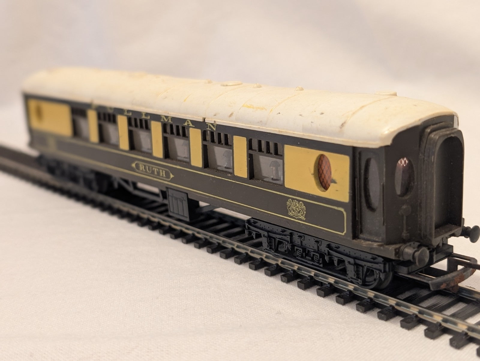Tri-ang R228 OO Gauge Pullman Parlour Coach “Ruth”