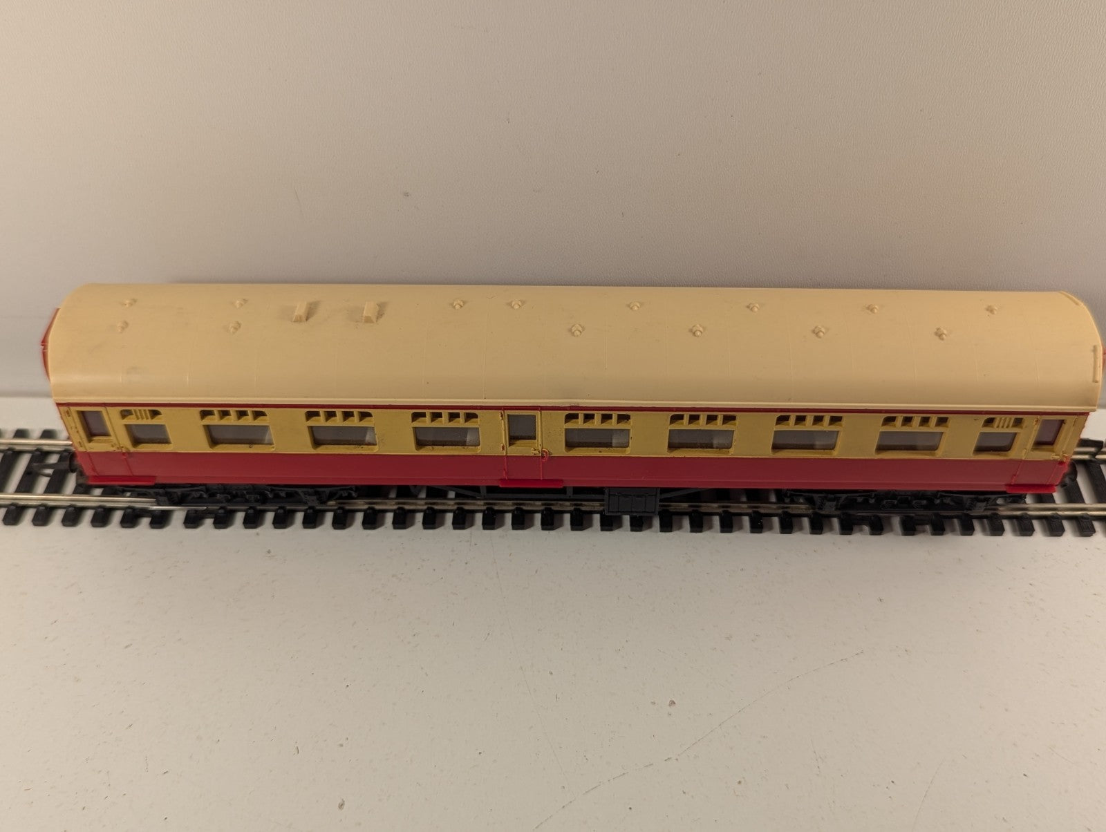 Tri-ang OO Gauge BR Mk1 Composite Coach Passenger Coach BR Crimson