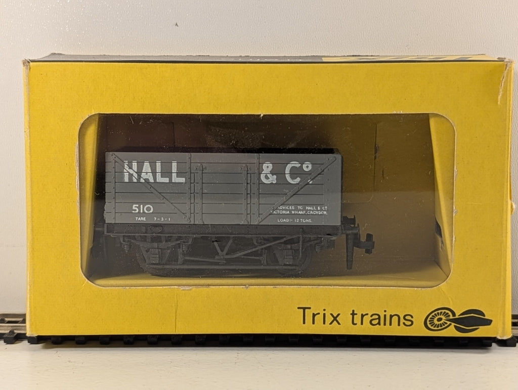 Trix Trains 1664 Private Owner 7-Plank Wagon “Hall and Co”