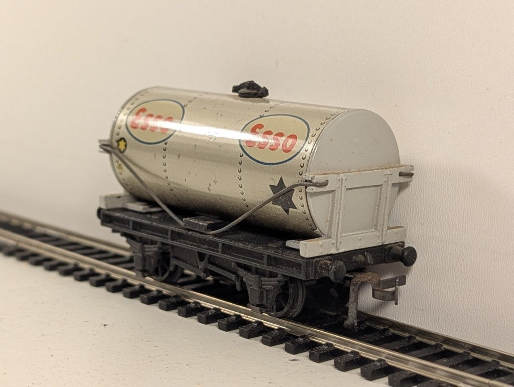 Hornby Dublo 32081 OO Gauge D1 ESSO Petrol Tank Wagon - Boxed