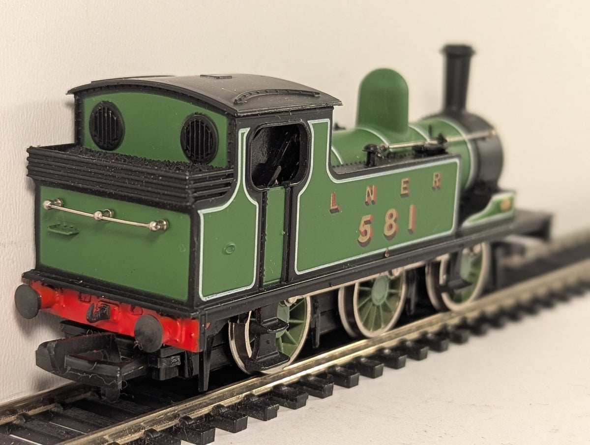 Mainline OO Gauge Class J72 0-6-0T Steam Locomotive 581 LNER Green 37-054