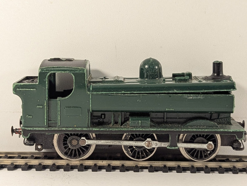 Hornby OO Gauge 0-6-0 Saddle Tank Locomotive Steam Locomotive Green