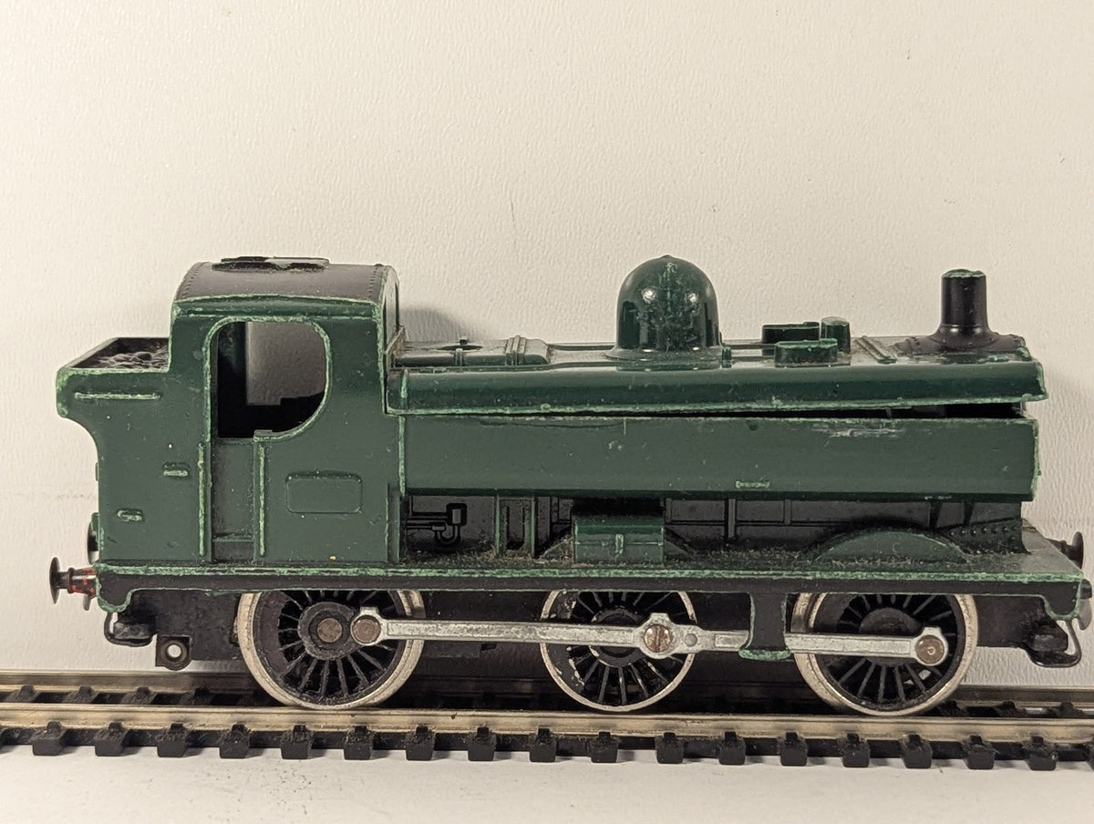 Hornby OO Gauge 0-6-0 Saddle Tank Locomotive Steam Locomotive Green