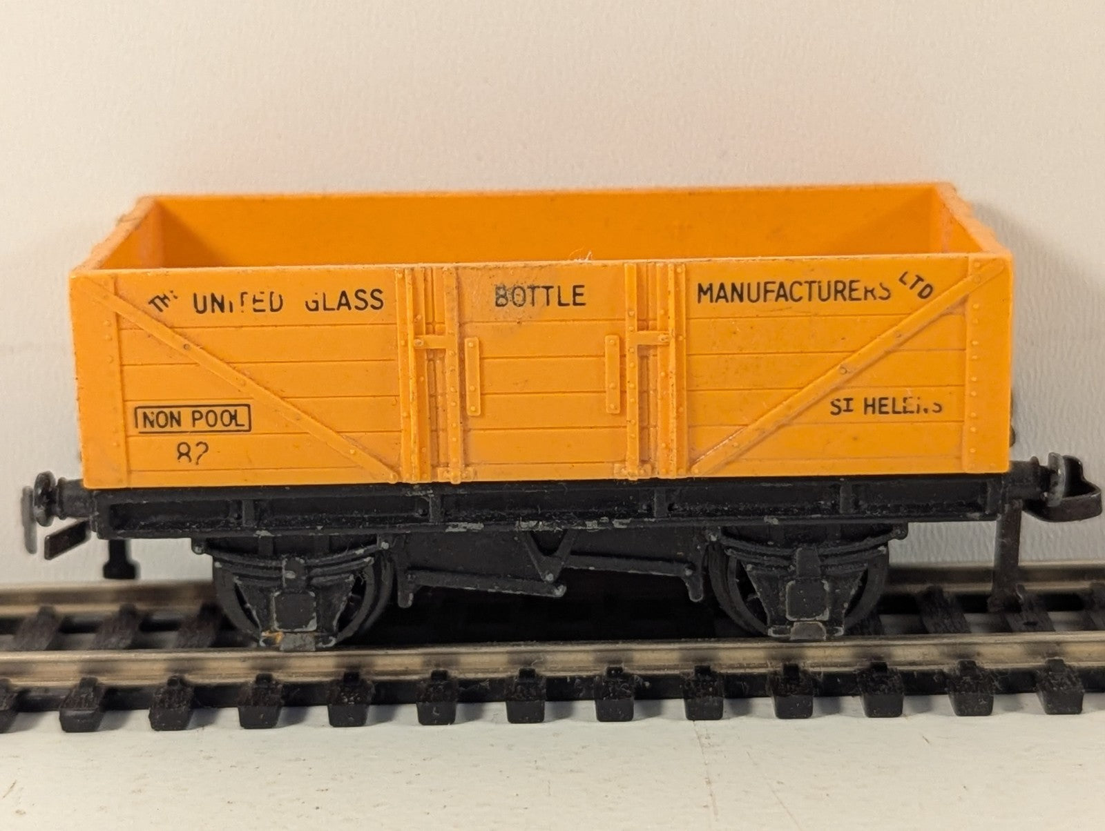 Hornby Dublo 4660 United Glass Bottle Manufacturers Ltd Wagon OO Gauge