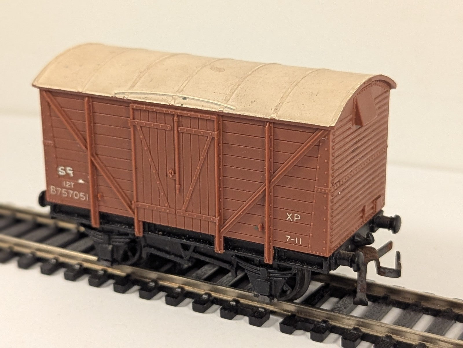 Hornby Dublo 12 Ton Ventilated Van OO Gauge