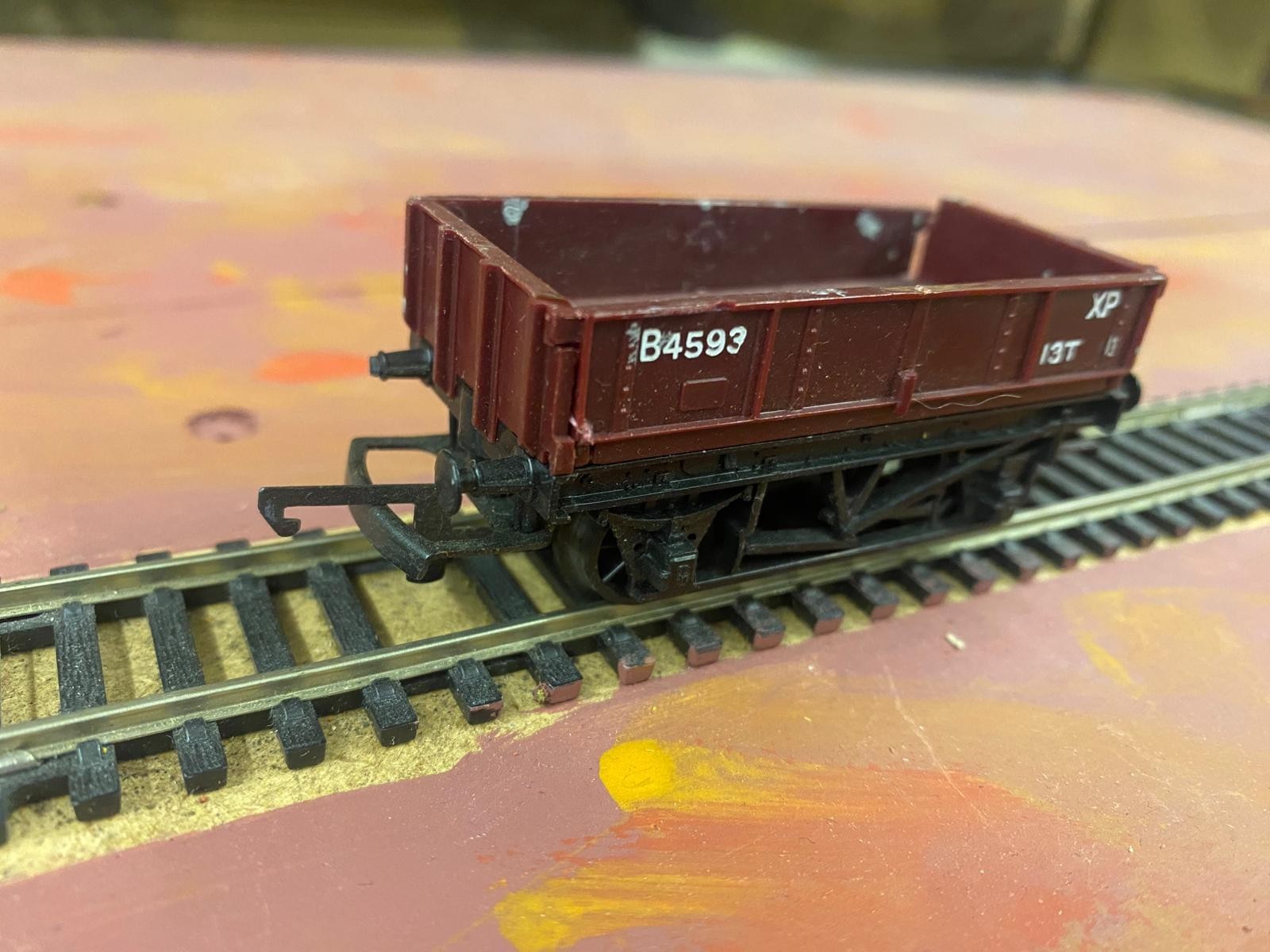 TRIANG R113 BR MAROON GOODS WAGON B4593 with DROP SIDE