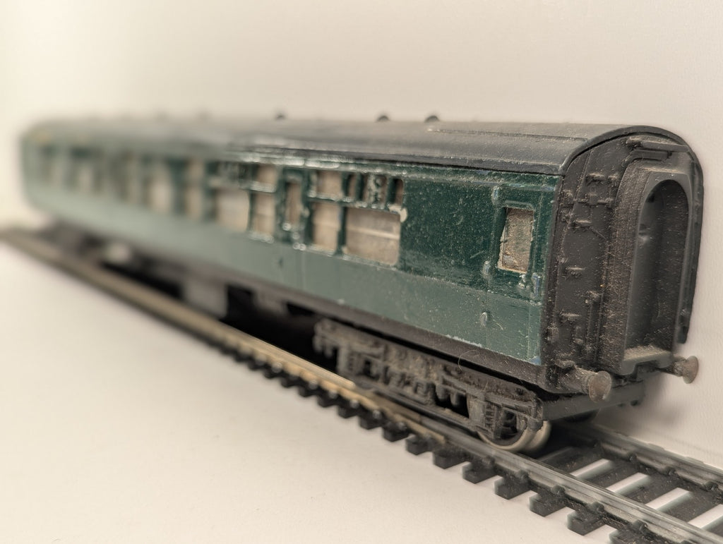 Tri-ang OO Gauge Suburban Coach Passenger Coach Green